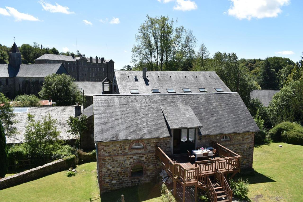 Gites In Le Neufbourg -Mortain Exterior foto