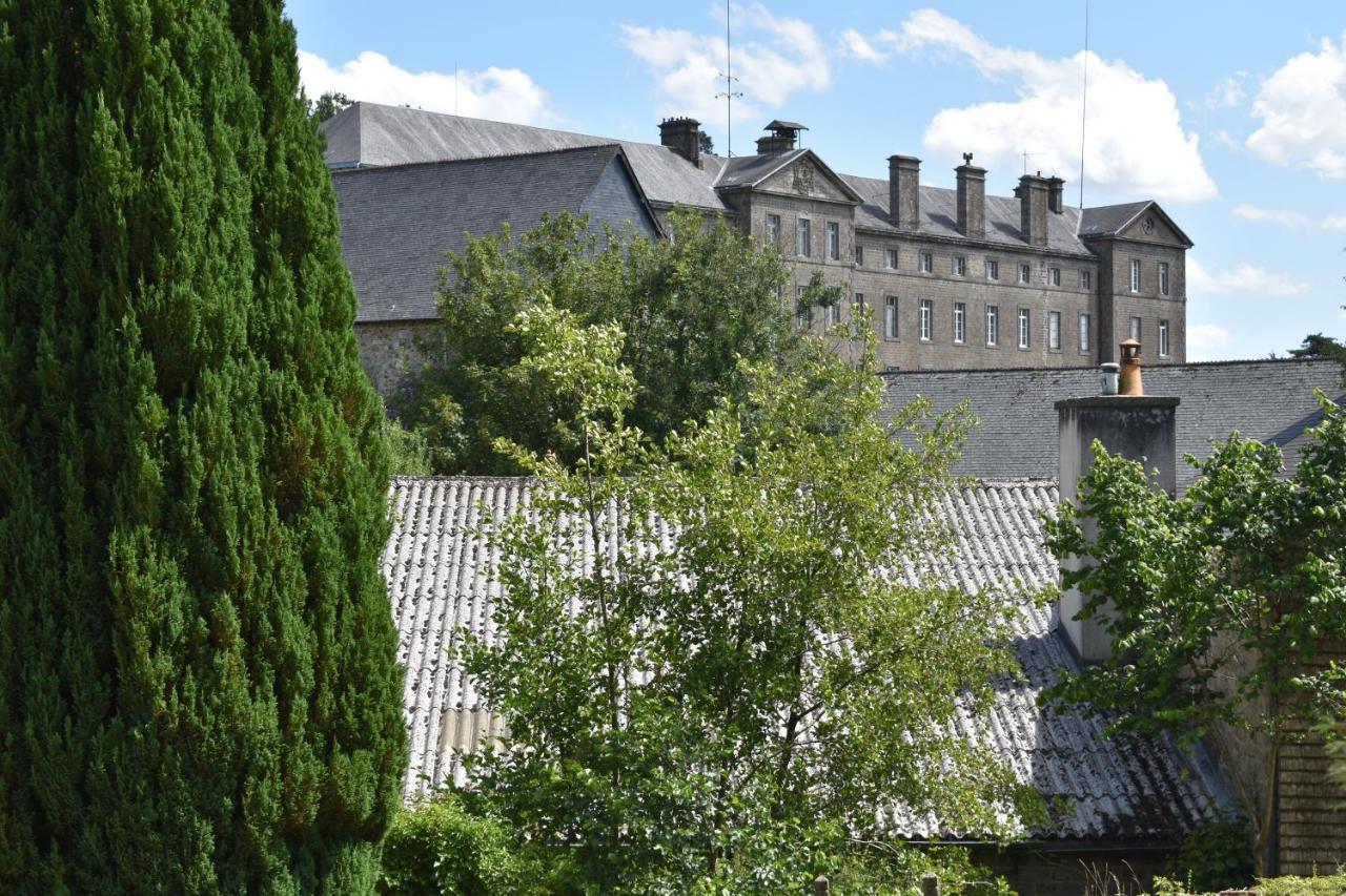 Gites In Le Neufbourg -Mortain Exterior foto