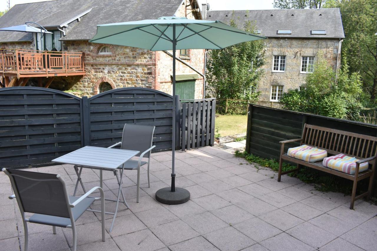 Gites In Le Neufbourg -Mortain Exterior foto