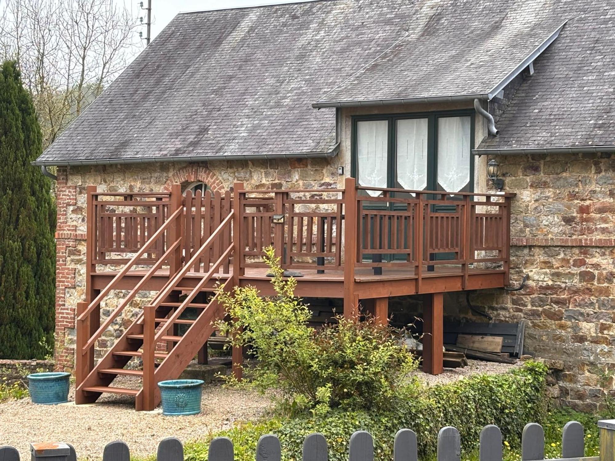 Gites In Le Neufbourg -Mortain Exterior foto
